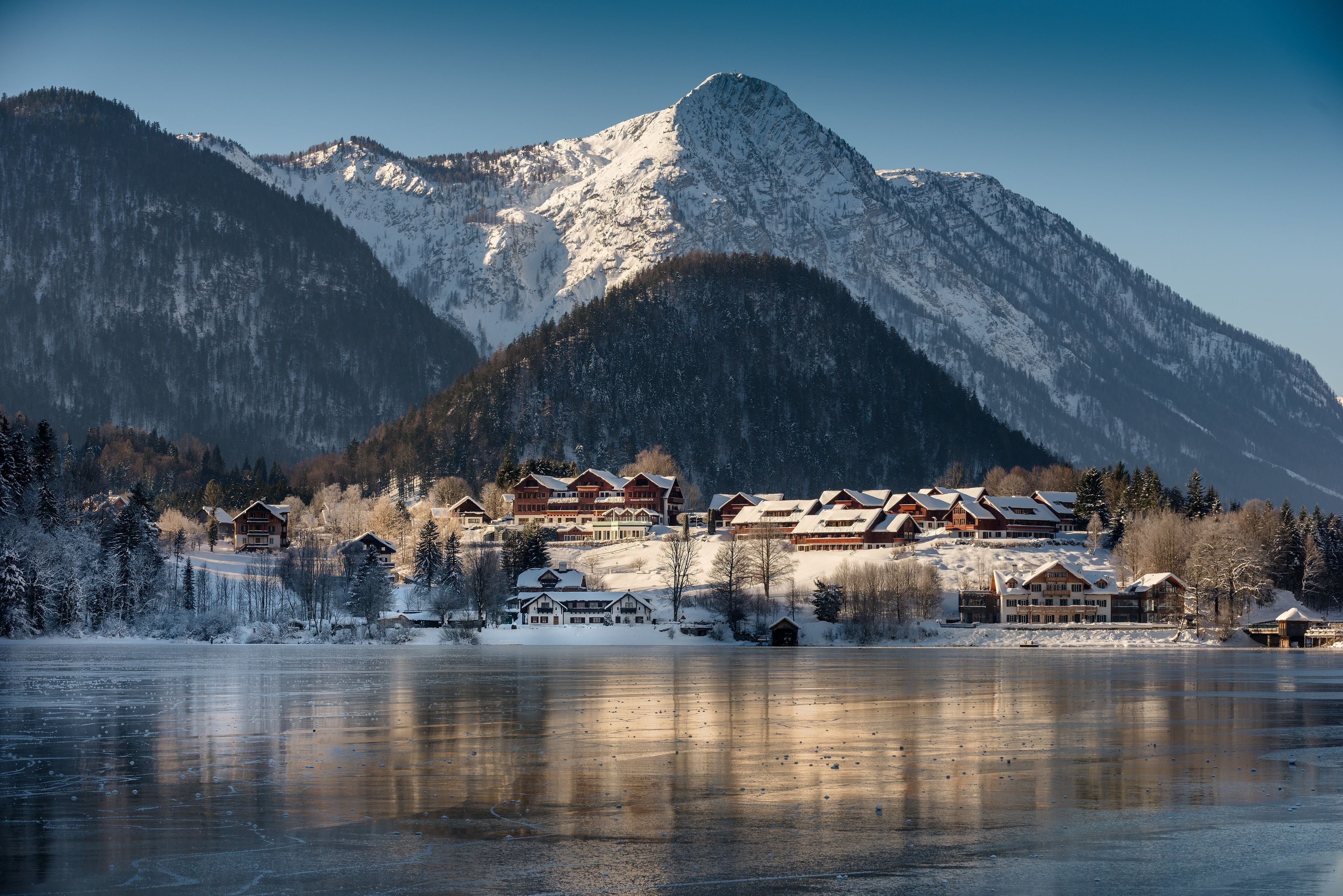 MONDI Hotel am Grundlsee - Toddler-friendly hotel exterior and facilities