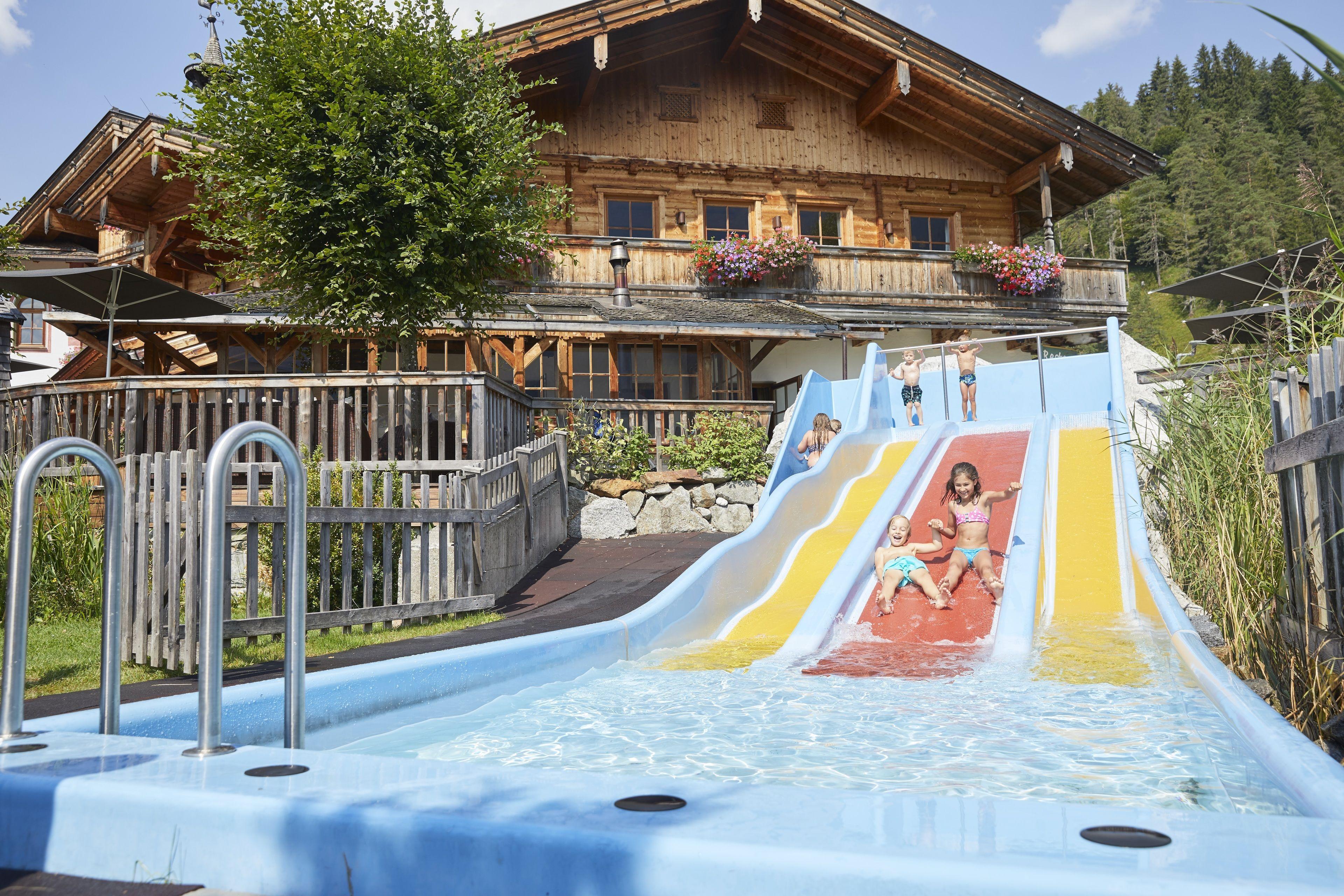 Familienparadies Sporthotel Achensee - Toddler-friendly hotel view 4