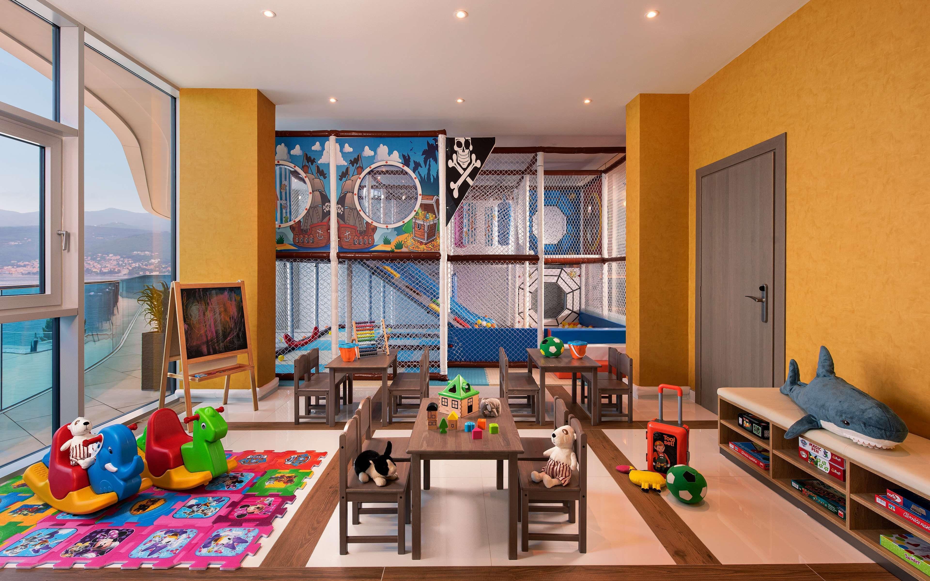 Hilton Rijeka Costabella Beach Resort & Spa - Toddler-friendly beach hotel in Rijeka, Croatia