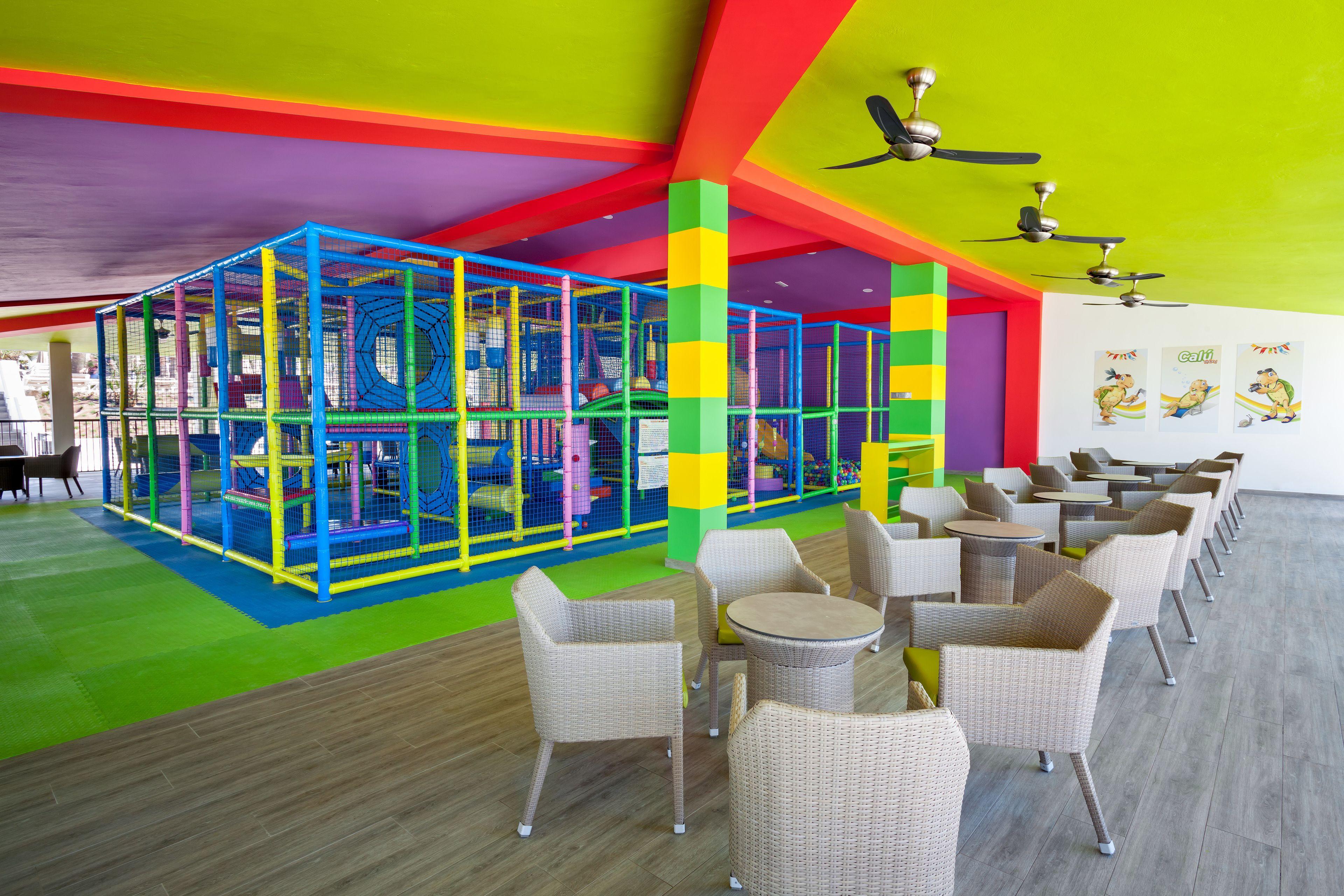 Hotel Riu Chiclana - Toddler-friendly hotel view 3