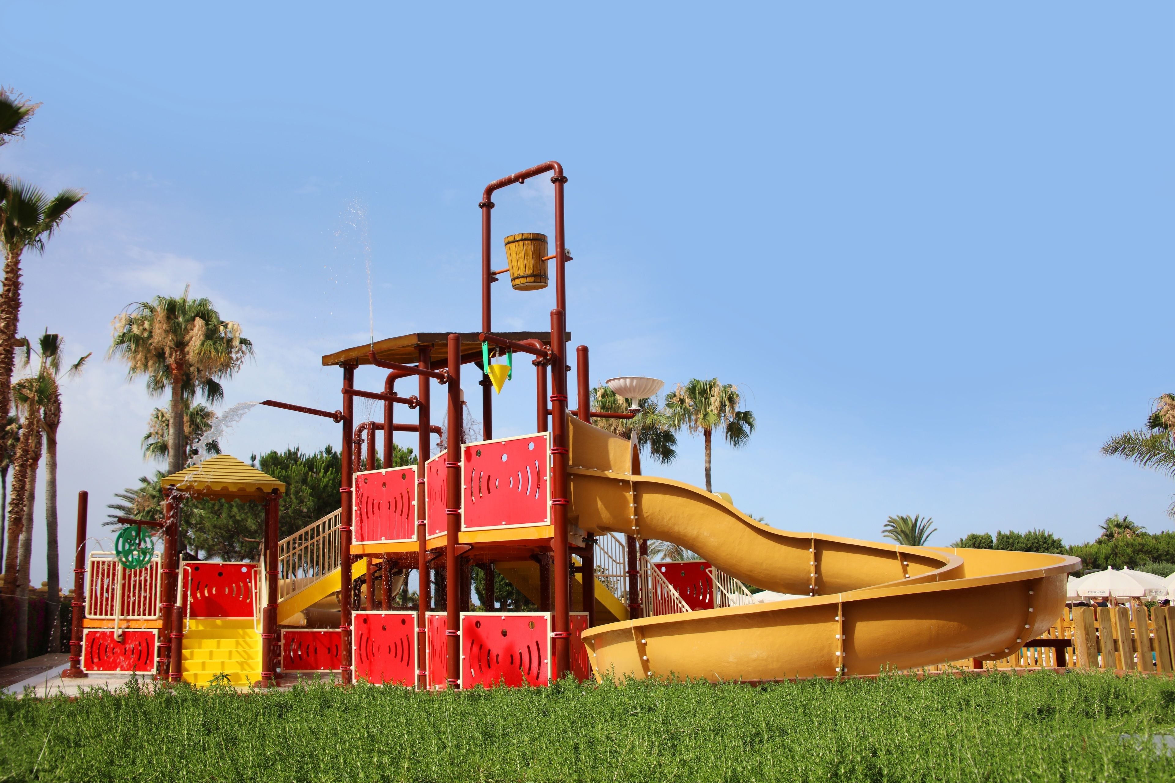 Iberostar Waves Malaga Playa - Toddler-friendly hotel exterior and facilities