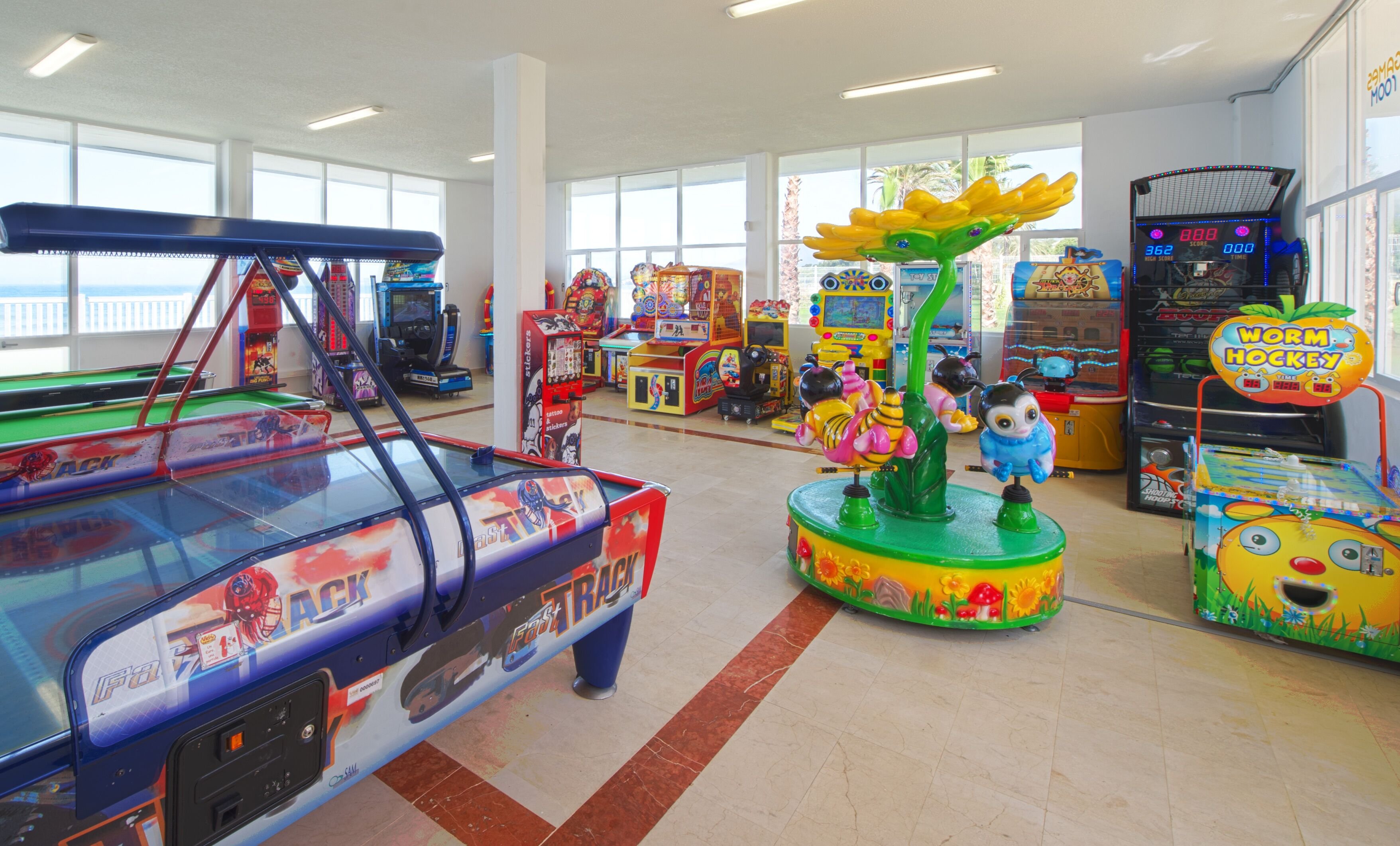 Globales Playa Estepona - Toddler-friendly hotel exterior and facilities