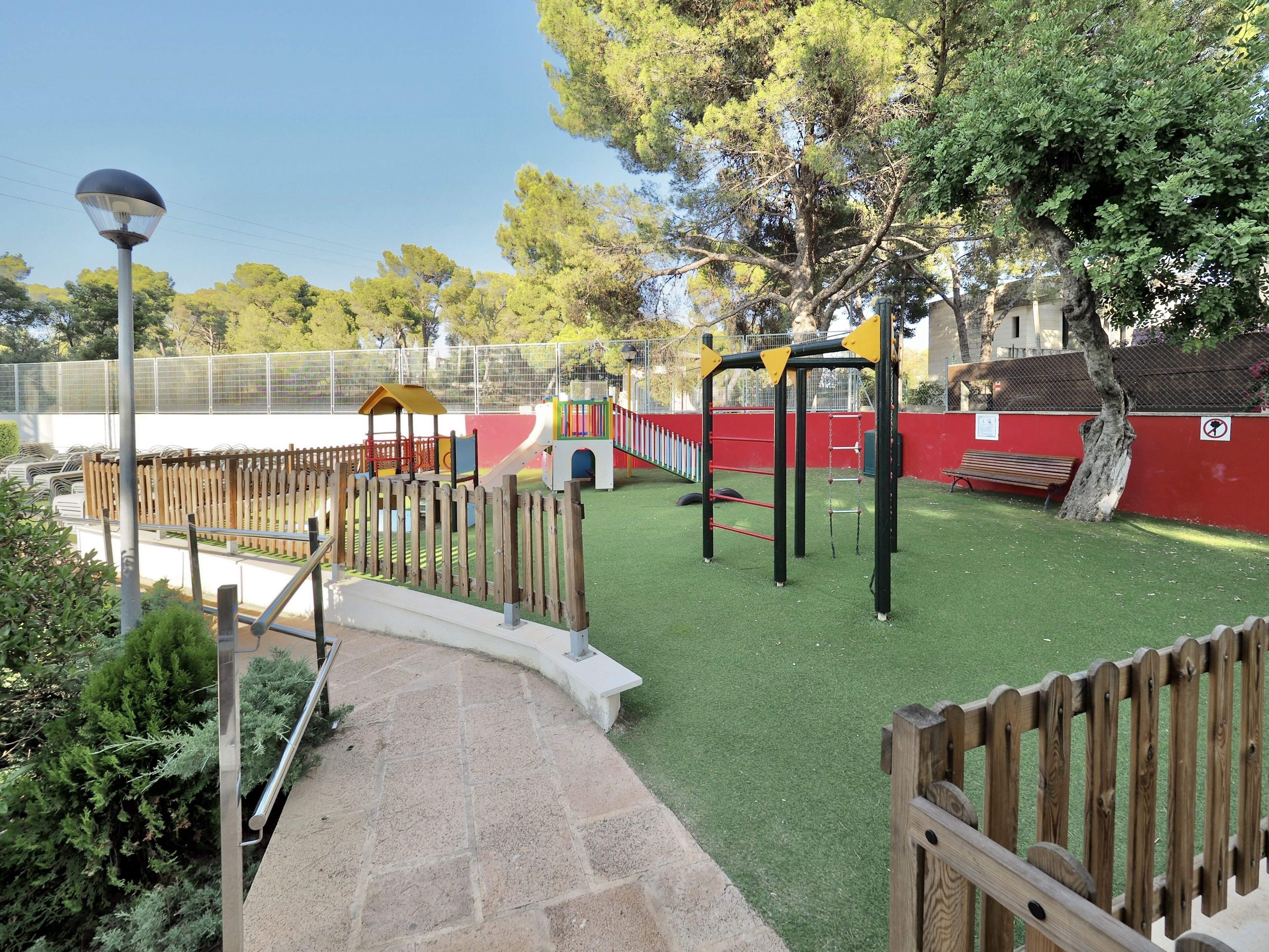BQ Belvedere Hotel - Toddler-friendly hotel exterior and facilities