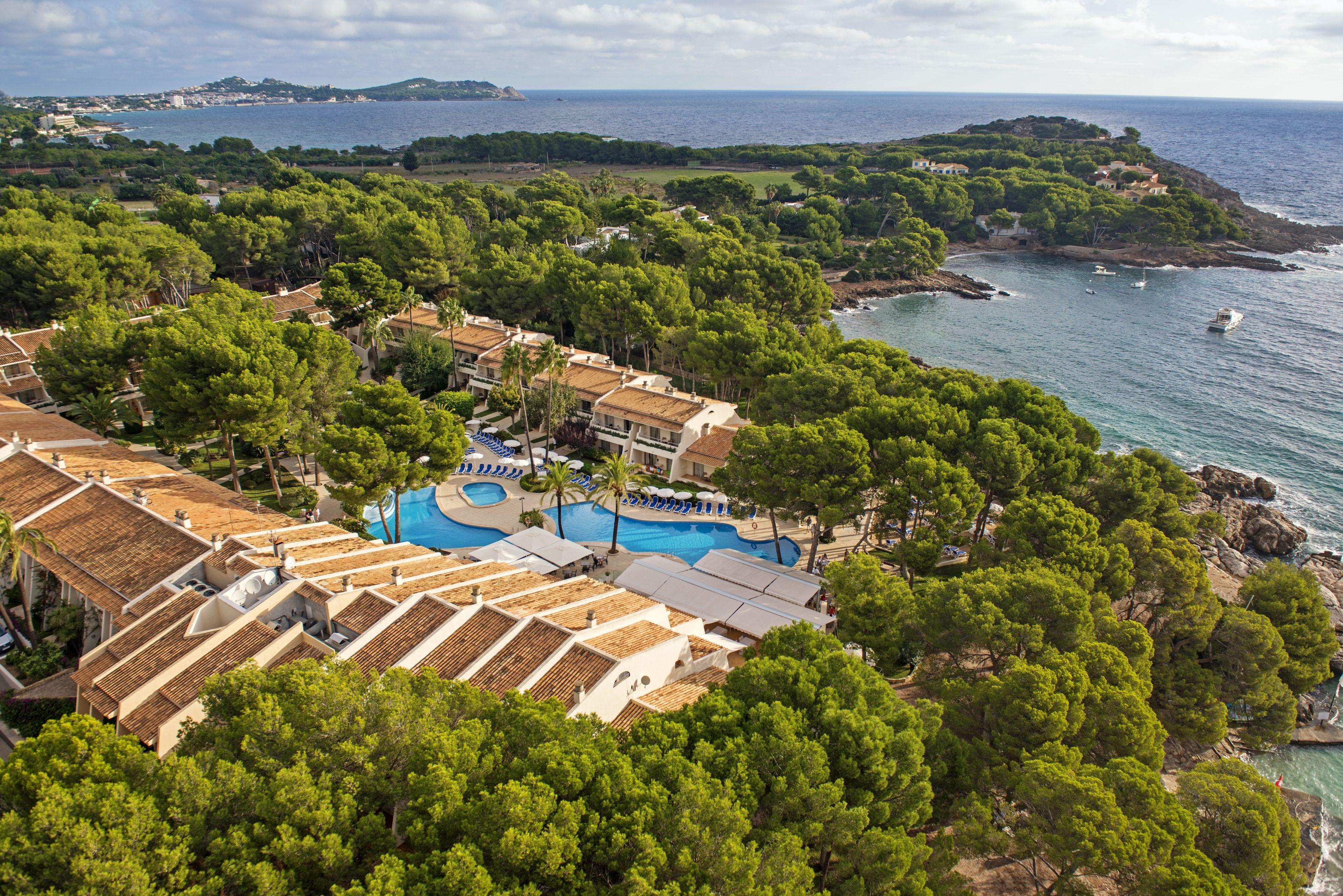 Iberostar Waves Pinos Park - Toddler-friendly hotel view 4