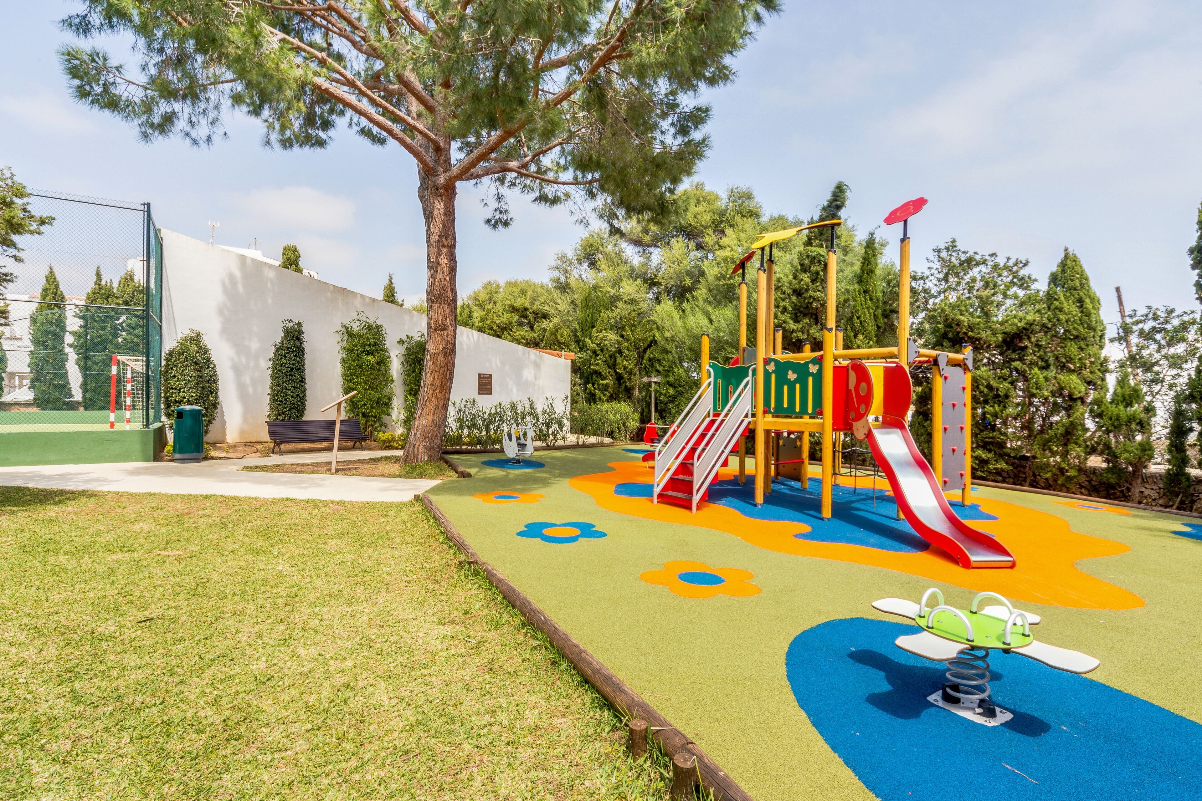 Inturotel Cala Azul - Toddler-friendly hotel exterior and facilities